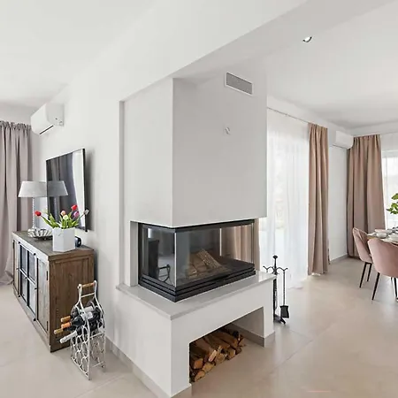 Stunning In Stanisi Holiday home Lasci