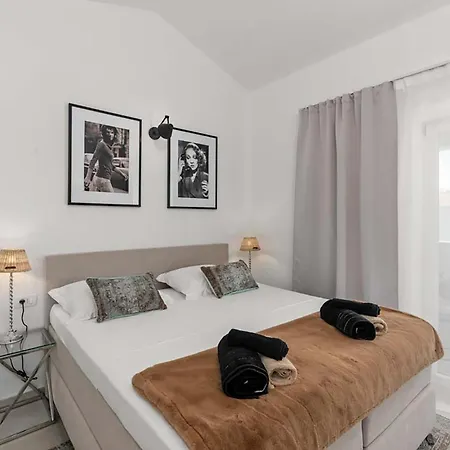 Stunning In Stanisi Holiday home Lasci