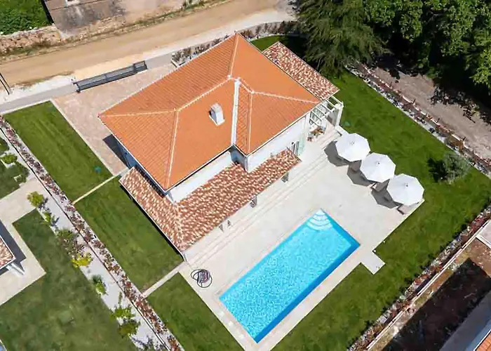 Stunning In Stanisi Lasci