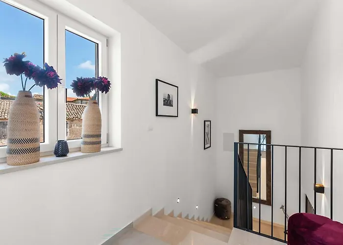 Semesterbostad Stunning In Stanisi Lasci