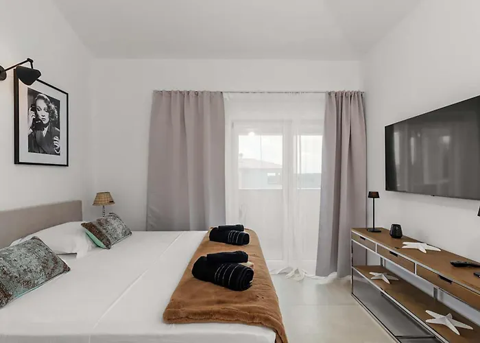 Stunning In Stanisi Lasci