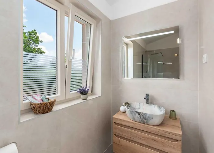 Stunning In Stanisi * Lasci