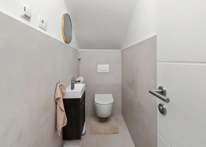 Stunning In Stanisi Lasci